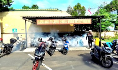 Sidokkes-Polres-Lumajang-Lakukan-Fooging-Cegah-DBD